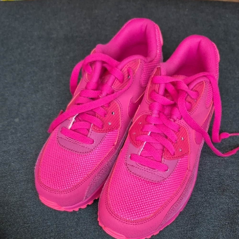 Nike Pink Sneakers with Cushioned Midsole and Mesh Upper